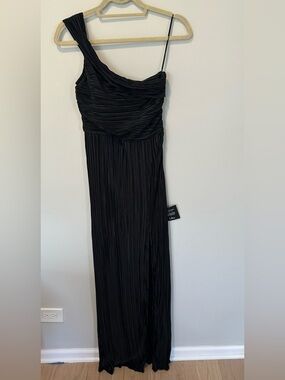 Lulu's Black One-Shoulder Pleated Maxi Dress